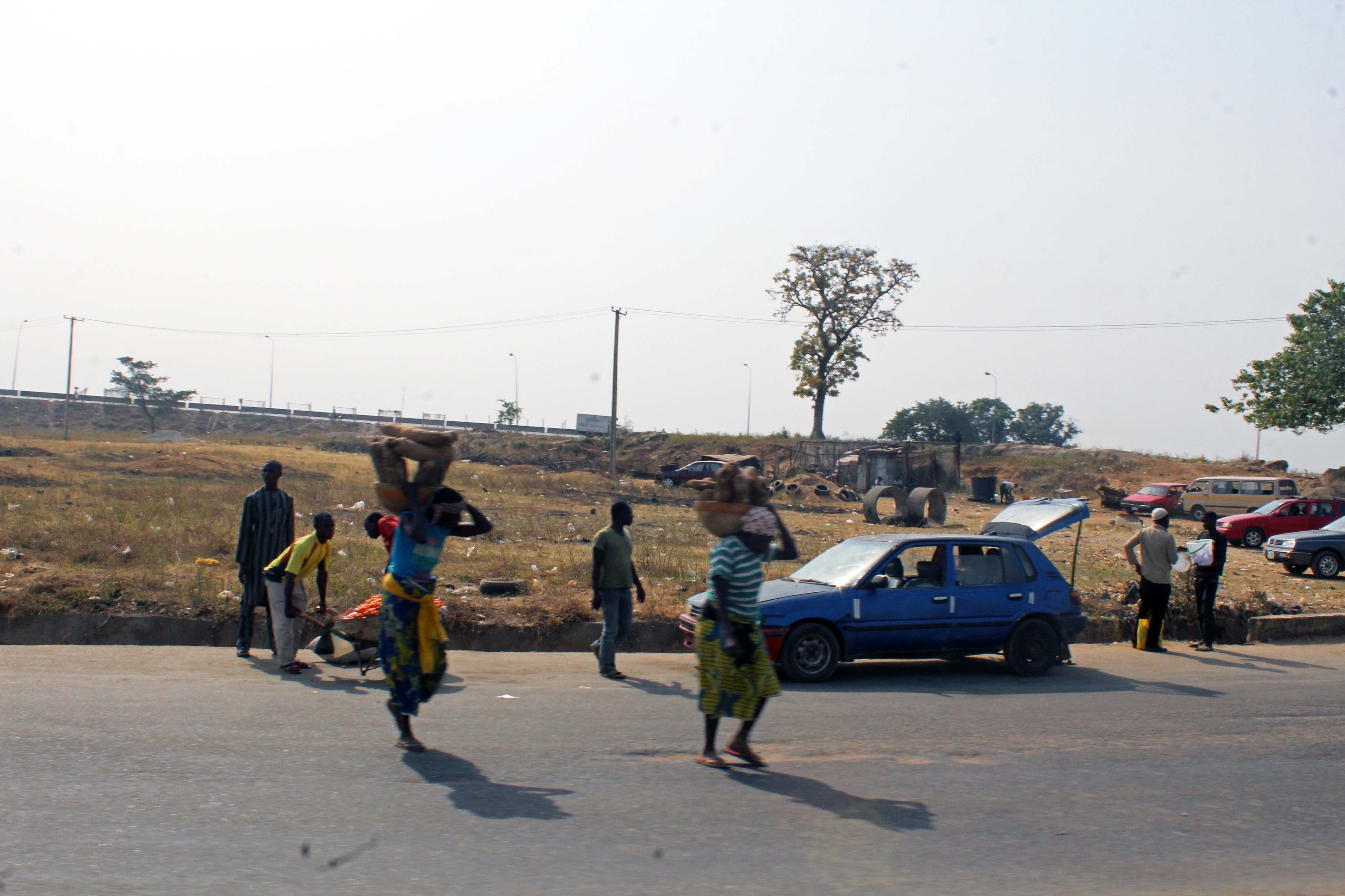 Gwari women selling African yams - Zuba