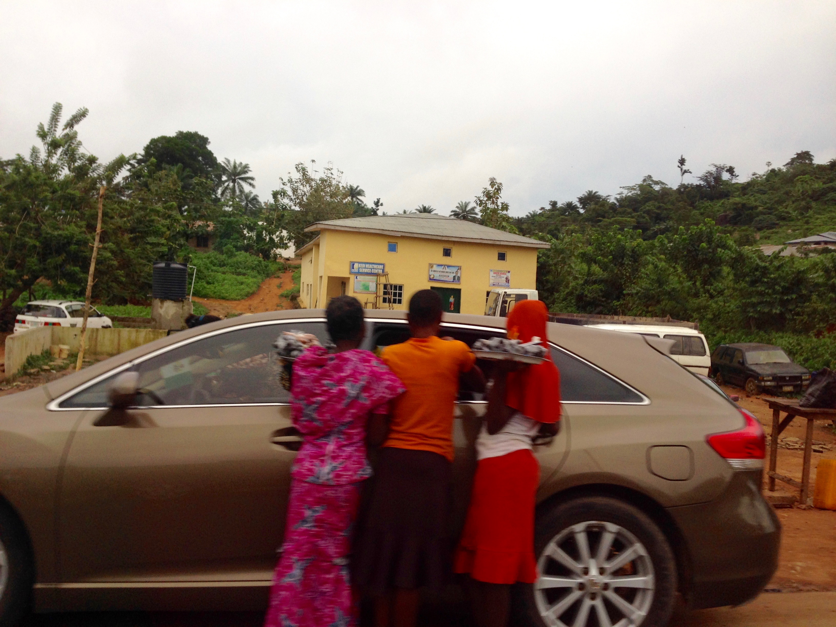 Roadside hawking in Igbara Oke, Ondo, Nigeria. #JujuFilms