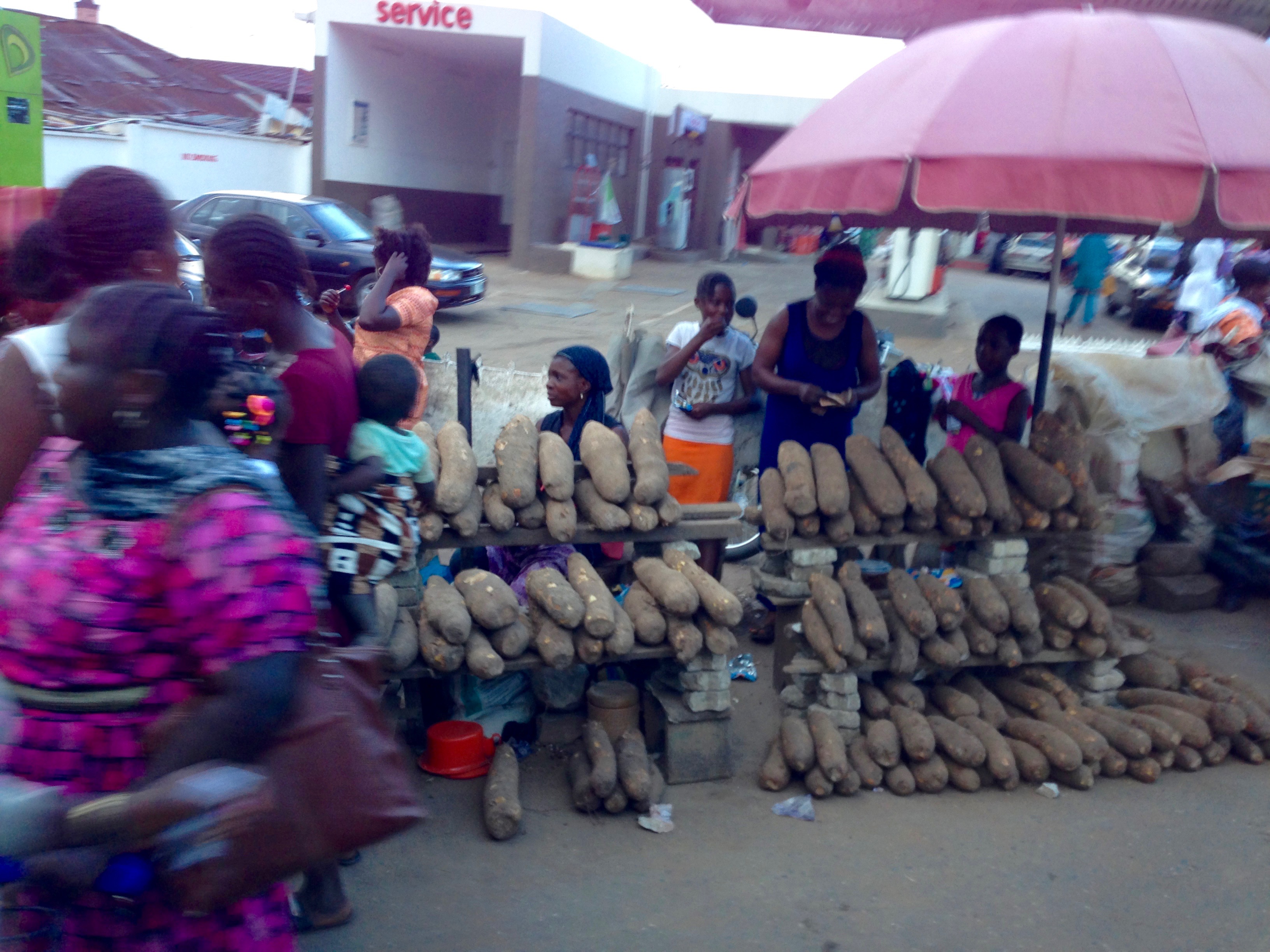 African yams street market, Adimula Palace Roundabout, Ilesa, Osun, Nigeria. #JujuFilms