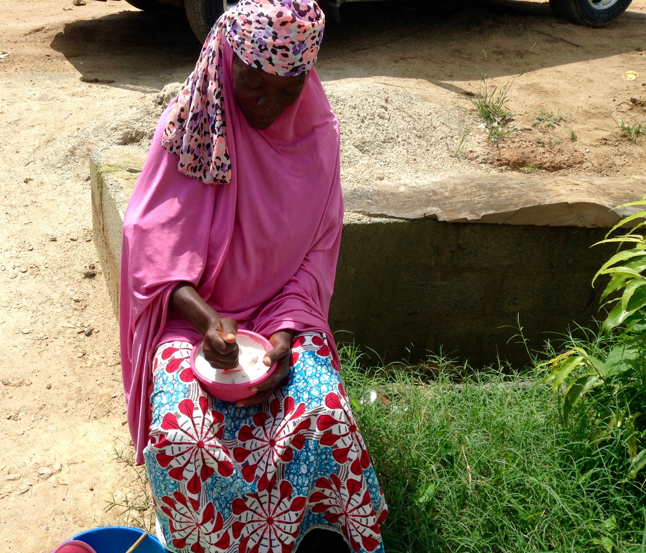 Hausa Fulani woman mixing Fura da nono in Ushafa, Nigeria. #JujuFilms