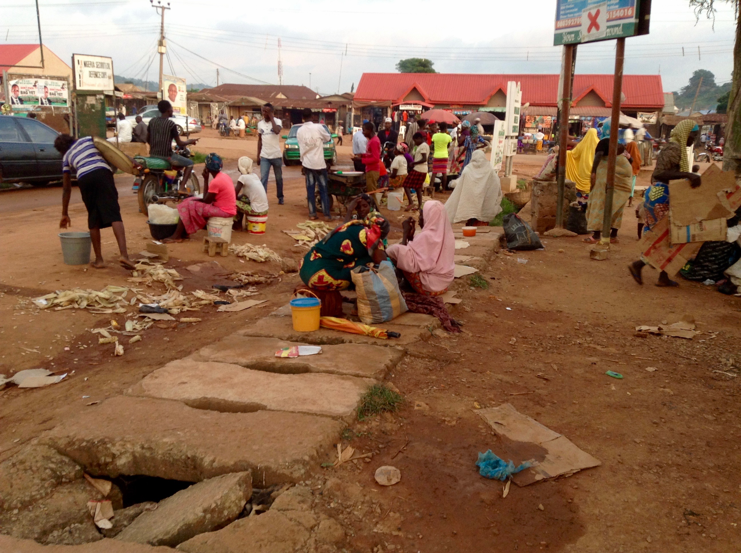 Selling boiled corn, street market in Abuja, Nigeria. #JujuFilms