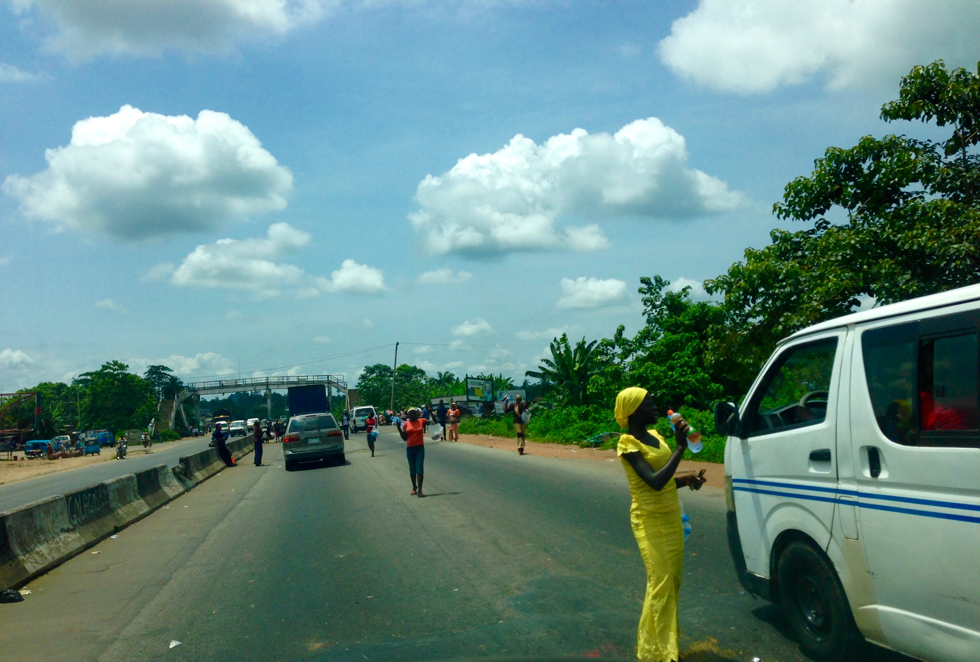 Roadside hawkers, Ikire, Osun, Nigeria. #JujuFilms