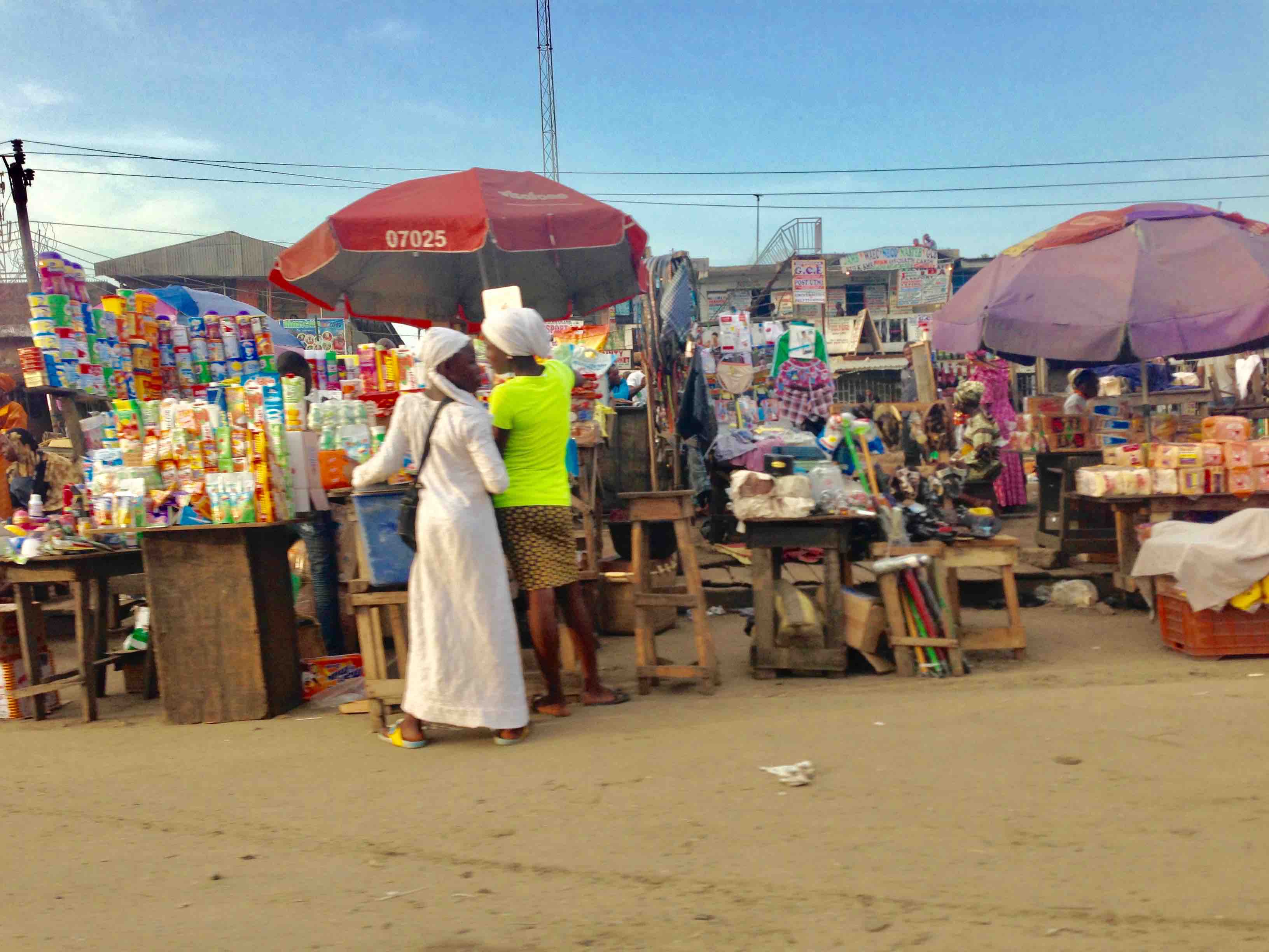 Roadside market scene, Lagos - Badagry Expressway, Lagos State, Nigeria. #JujuFilms