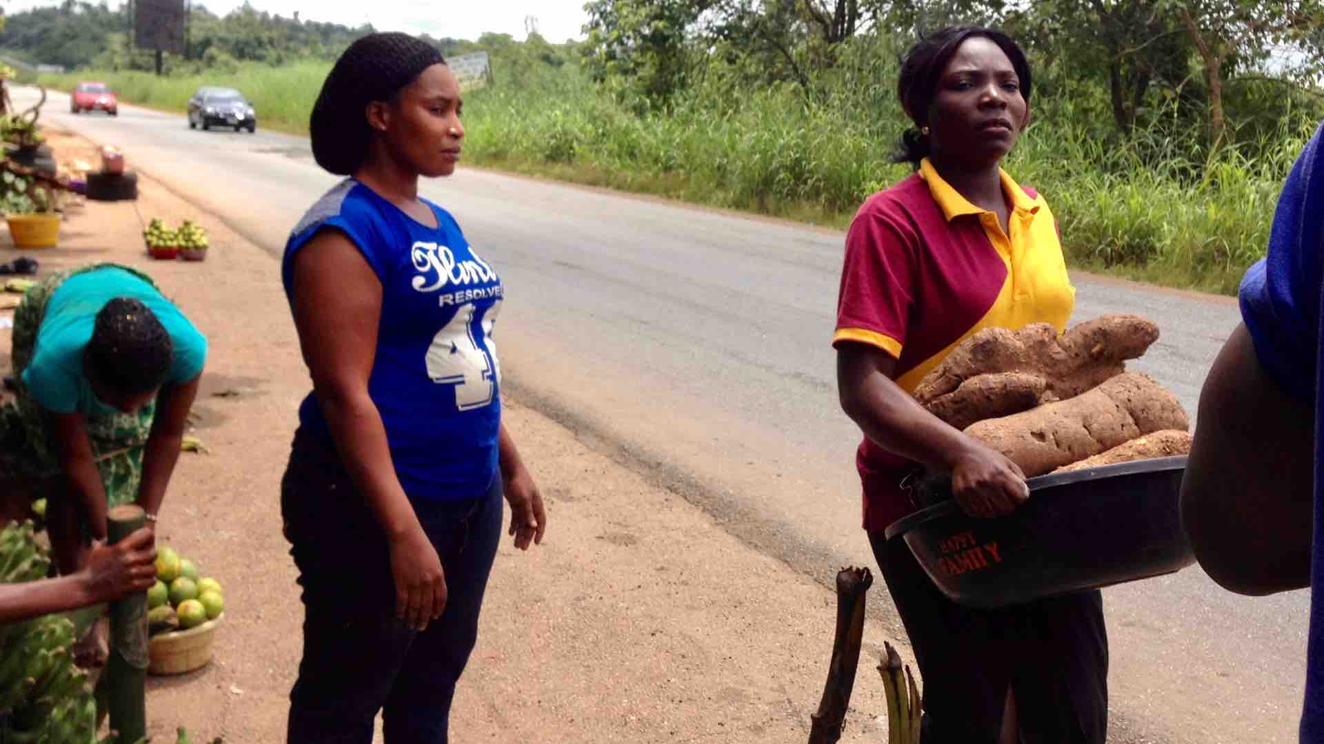 Ijesha women roadside hawking African yams on Ilesa - Ibadan Expressway, Osun State, Nigeria. #JujuFilms