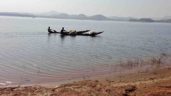 Fishermen canoeing on Usuma Lake, Ushafa, FCT, Abuja, Nigeria. #JujuFilms
