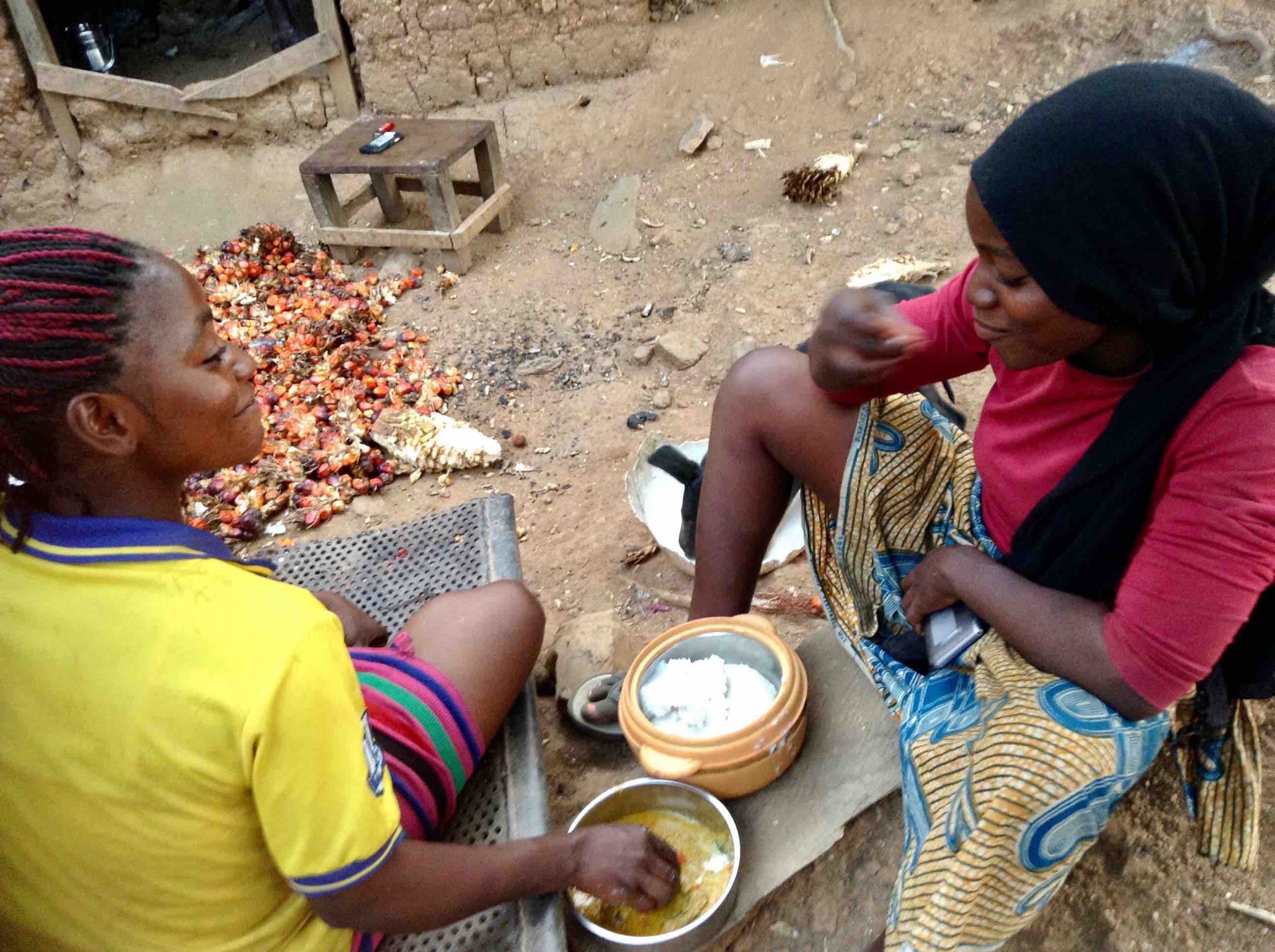 Eggon girls (Jumai) and (Awayi) eating lunch, ground rice and egusi soup, Langa Langa Village, Nasarawa State, Nigeria. #JujuFilms