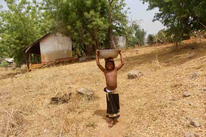 Eggon girl fetching water in Langa Langa Village, Nasarawa State, Nigeria. #JujuFilms