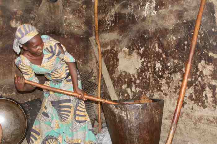 Fulani girl mixing Kuli Kuli paste in Langa Langa Village, Nasarawa State, Nigeria. #JujuFilms