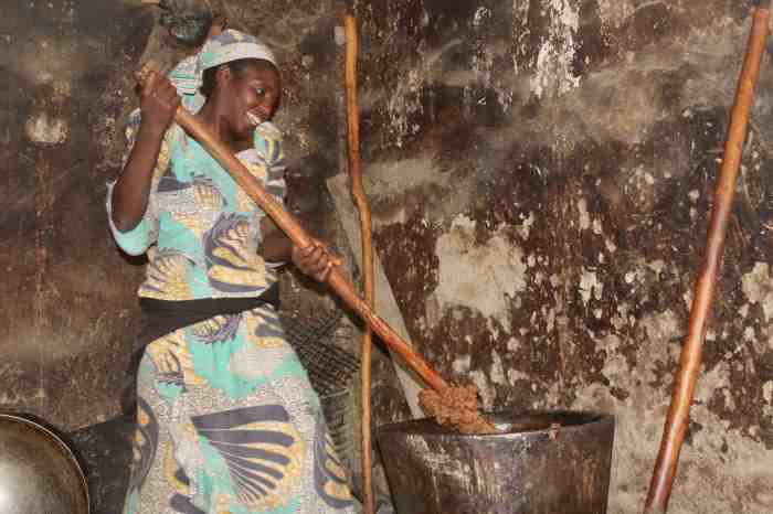 Fulani girl mixing Kuli Kuli paste in Langa Langa Village, Nasarawa State, Nigeria. #JujuFilms
