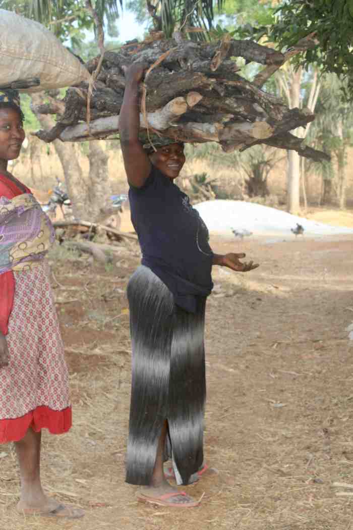 Eggon women fetching firewood in Langa Langa Village, Nasarawa State, Nigeria. #JujuFilms