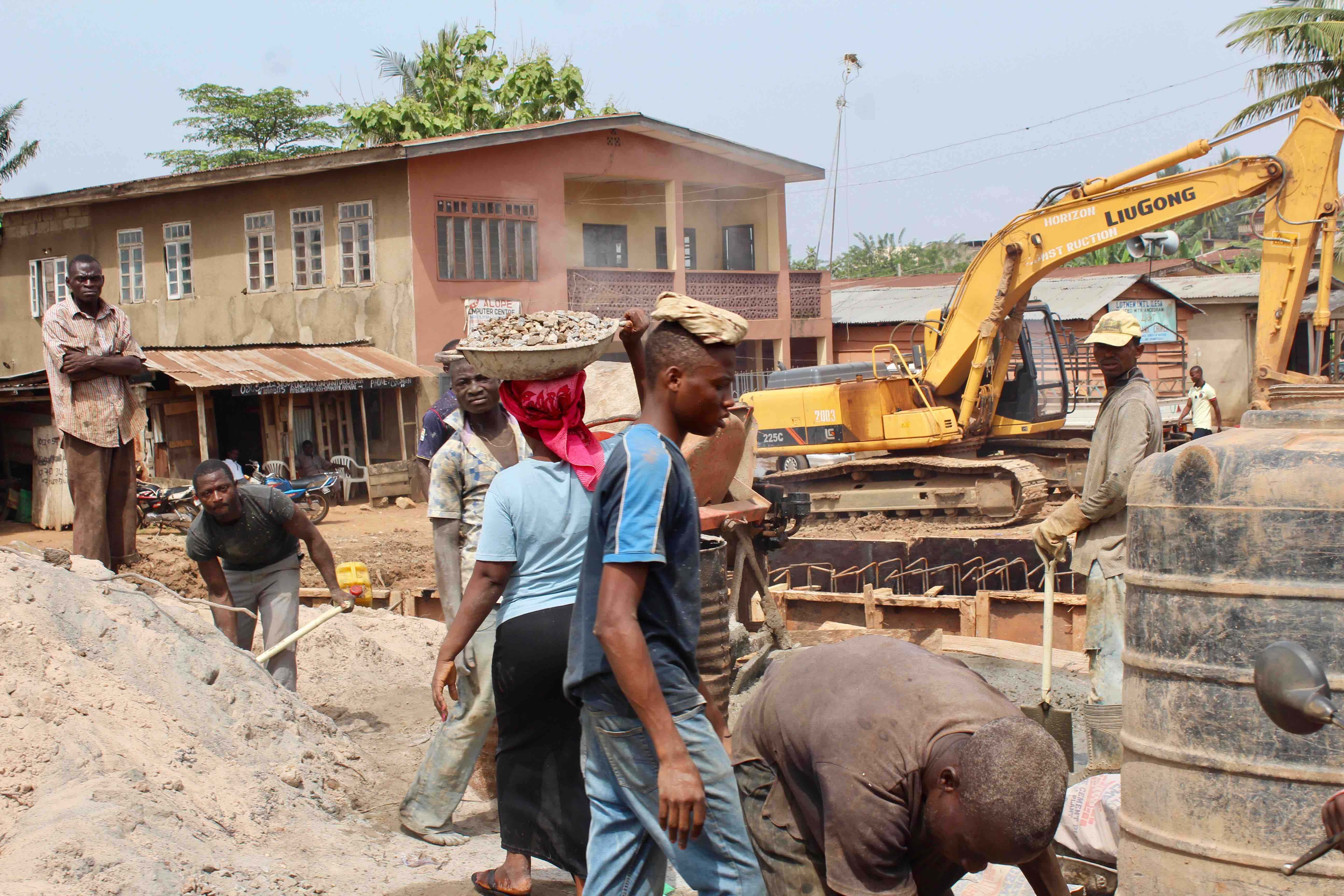 Roadwork, Ilesa-Oshogbo Road, Ilesa, Osun State, Nigeria. #JujuFilms