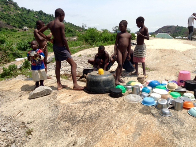 Children washing dishes, Usuma Lake, Ushafa Village, FCT, Abuja,
Nigeria, #JujuFilms
